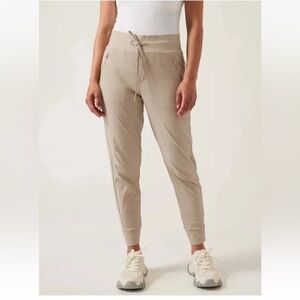 NWT Athleta Trekkie North Jogger Ecru Beige Hike Travel Lightweight size 16
